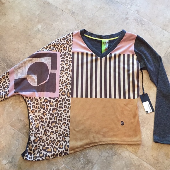 Volt Design Leo Sweater Asymmetrical Pullover Top NWT - Picture 2 of 7